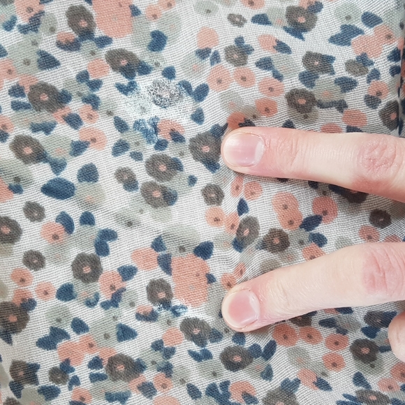 Bundle of two semi semi sheer rectangle scarves - Picture 7 of 7